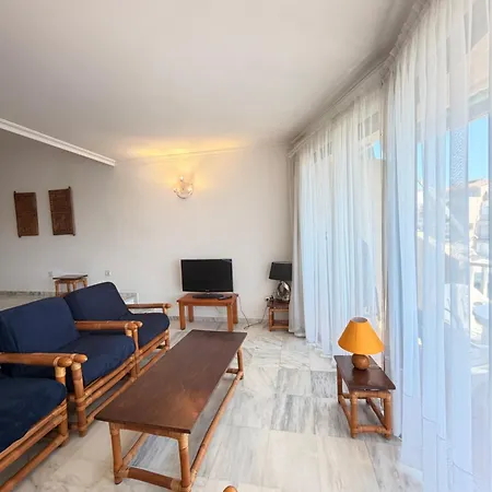 Spacious 5 Minutes From The Apartment *