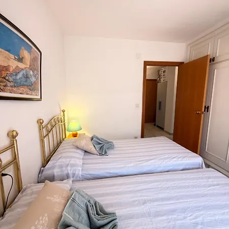 Spacious 5 Minutes From The Empuriabrava