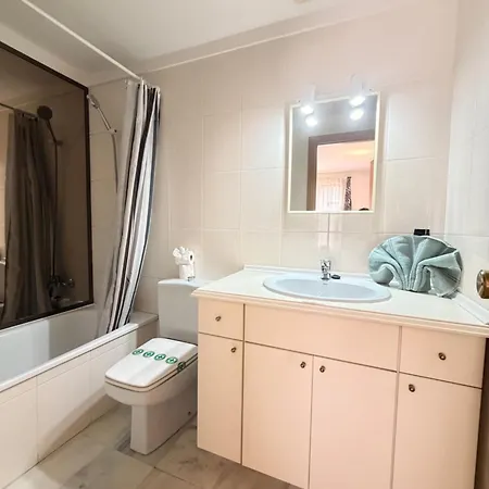 Spacious 5 Minutes From The * Empuriabrava