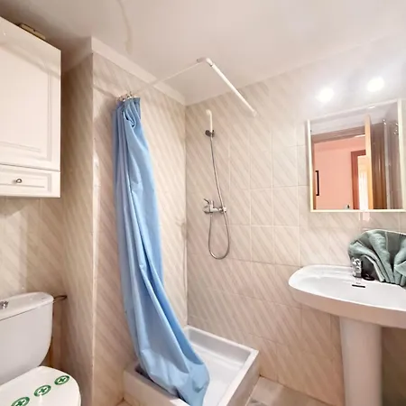 Spacious 5 Minutes From The * Empuriabrava
