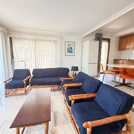 Spacious 5 Minutes From The Apartment