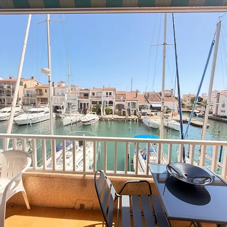 Spacious 5 Minutes From The Lägenhet Empuriabrava