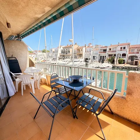 Apartment Spacious 5 Minutes From The *